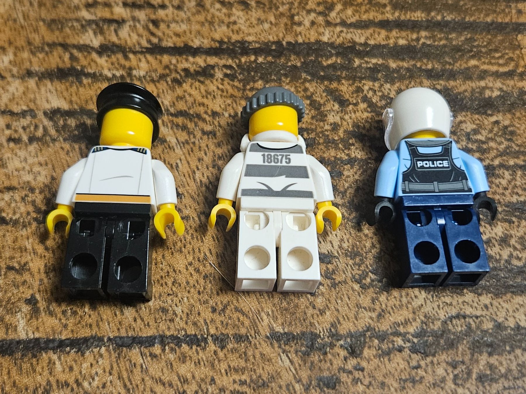 Lego Kit di costruzioni: lego lot de 3 figurines – Usato da Confignon venduto da Ecrofigs 1