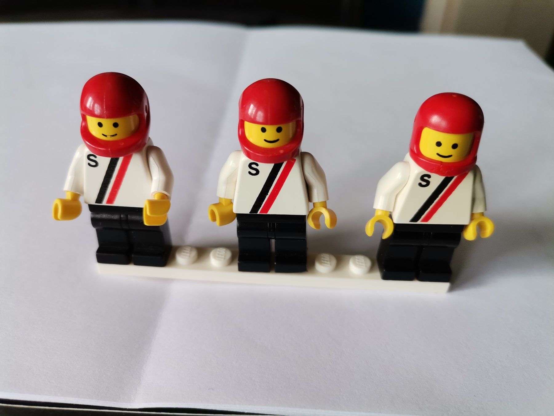 Lego Statuette: Lego-Figuren Space Classic Town – Usato da Oftringen venduto da Esthiboy