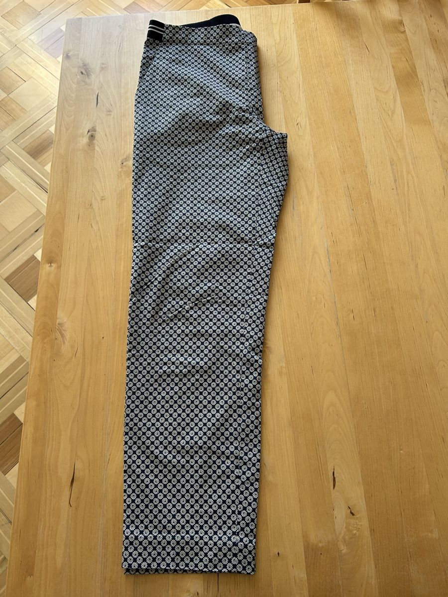 Uniqlo Pantaloni: New Uniqlo pants, flower design, size M – Nuovo (secondo la descrizione) da Zürich venduto da Sophie0569