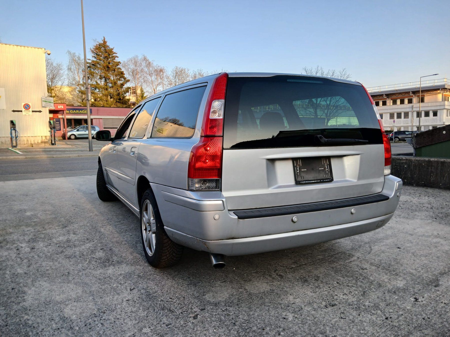 Volvo Autos: Volvo V70 2.5T AWD – D'occasion à Lausanne par  2