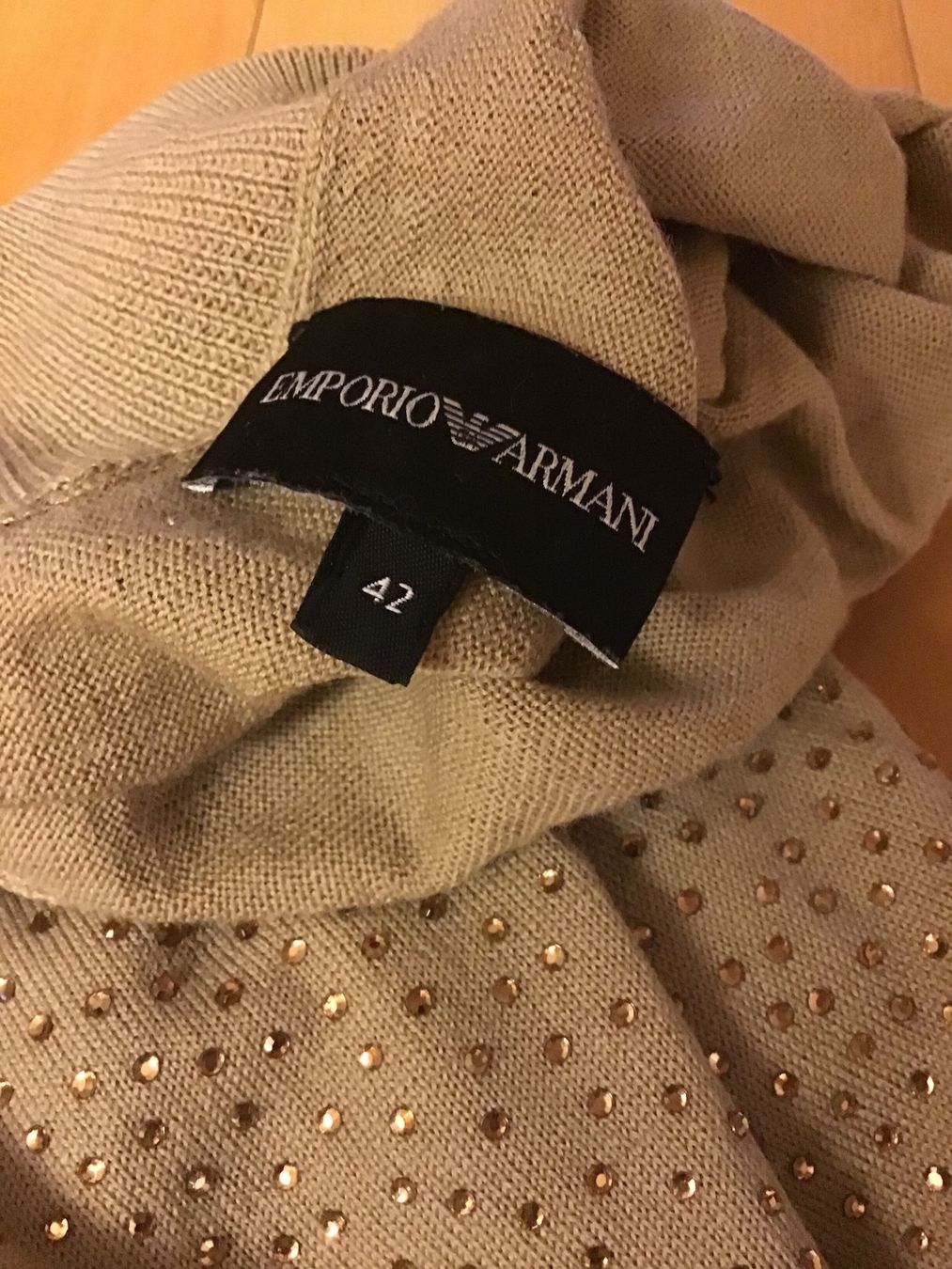 Armani Top: Armani Oberteil Glitzer Pailetten – Nuovo (secondo la descrizione) da Zürich venduto da m4m3m2m1 1