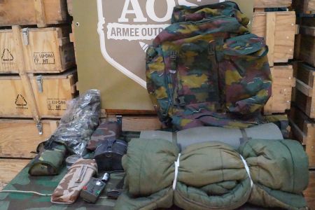 Outdoor Set mit belgischem Armeerucksack 130L
