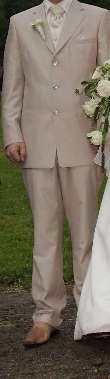 Sakko Costumes, combinaisons de sport et fonctionnelles: Hochzeitsanzug beige/hell Gr. 50 – D'occasion à Goldau par Chrieseli4 3