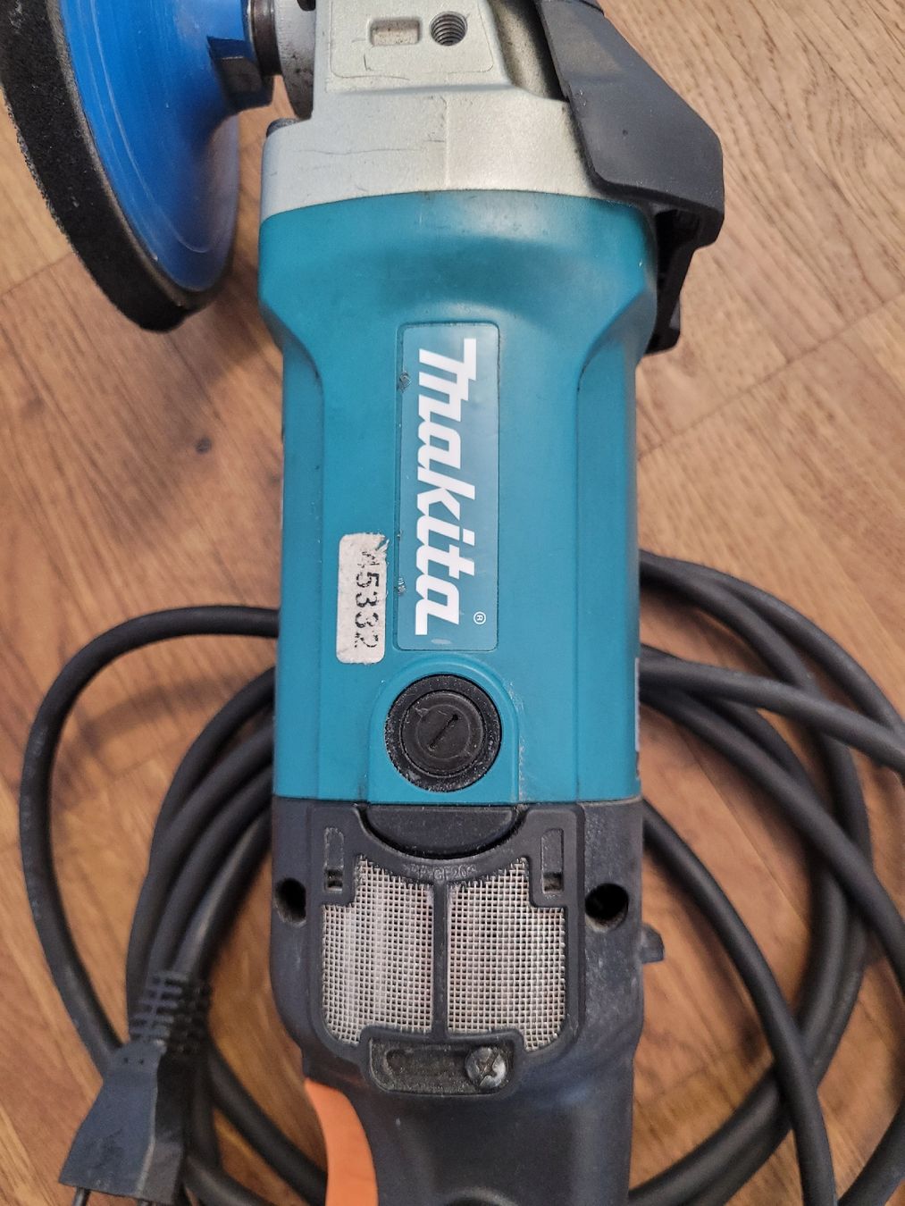 Makita Tutte le macchine: Occ. Poliermaschine Makita 9237CB – Usato da Steffisburg venduto da Volvo_Cars_Thun 4