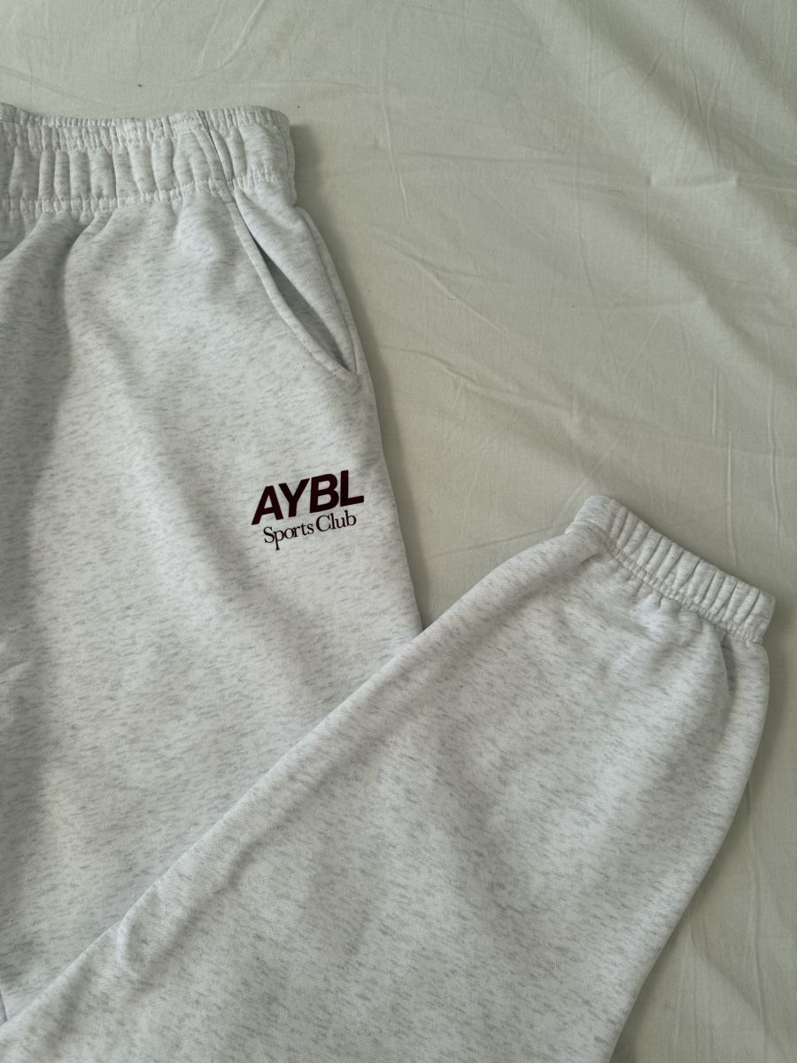 Aybl Pantaloni: AYBL Jogginghose M – Nuovo (secondo la descrizione) da Gossau SG venduto da laura_dema