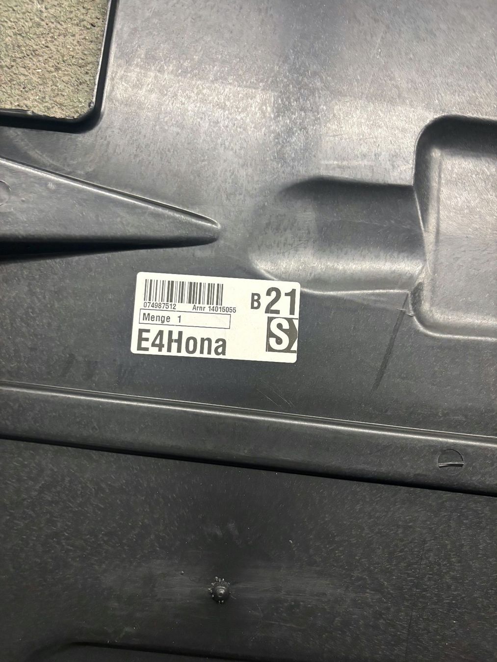 Tutti pezzi di ricambio auto: Motorabdeckung, Unterboden Ford focus 2 – Usato da Emmenbrücke venduto da car08 3
