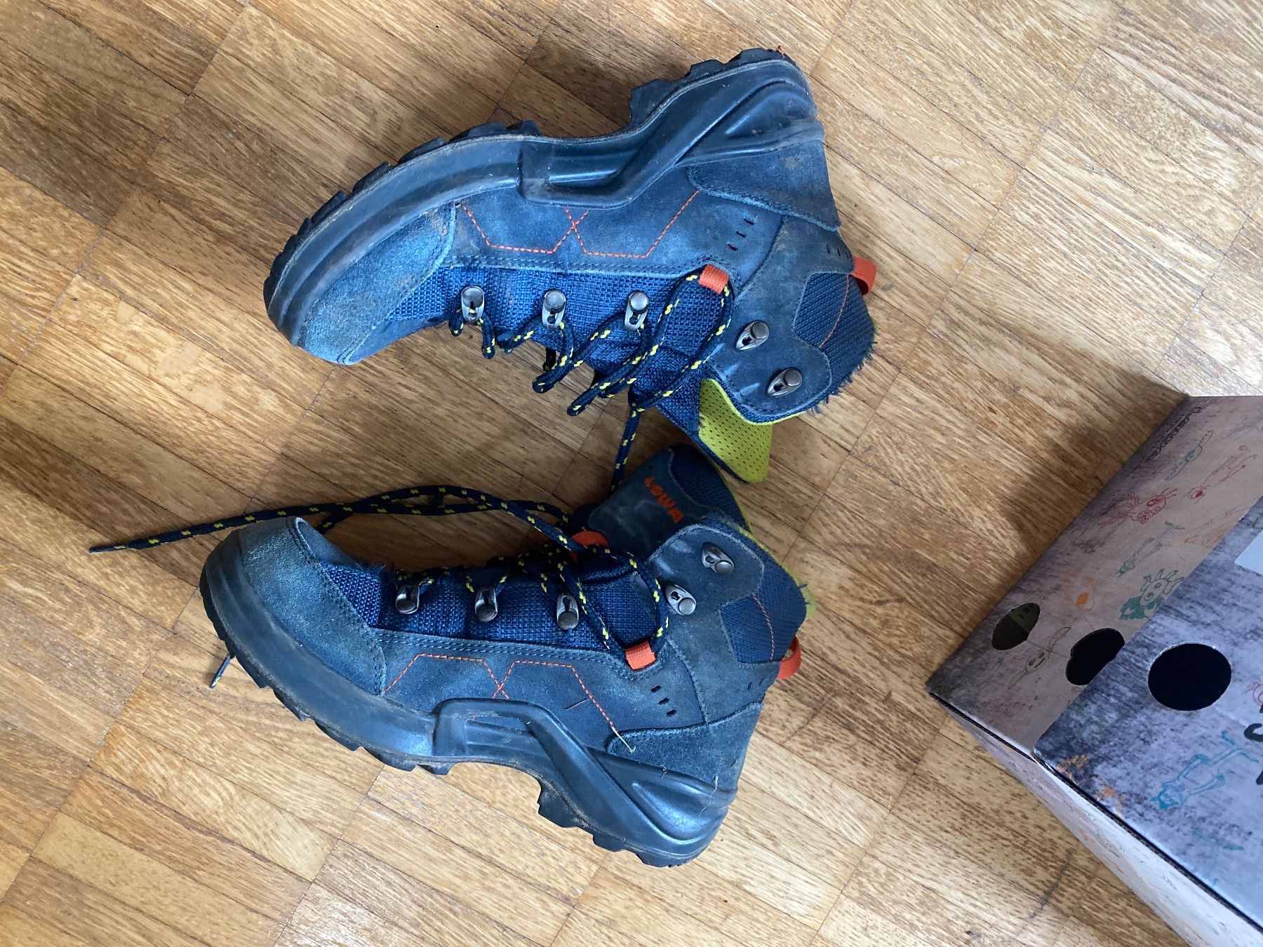 Lowa Scarpe per ragazzi: Chaussures de trekking LOWA 36 – Usato da Gingins venduto da Frigune 2