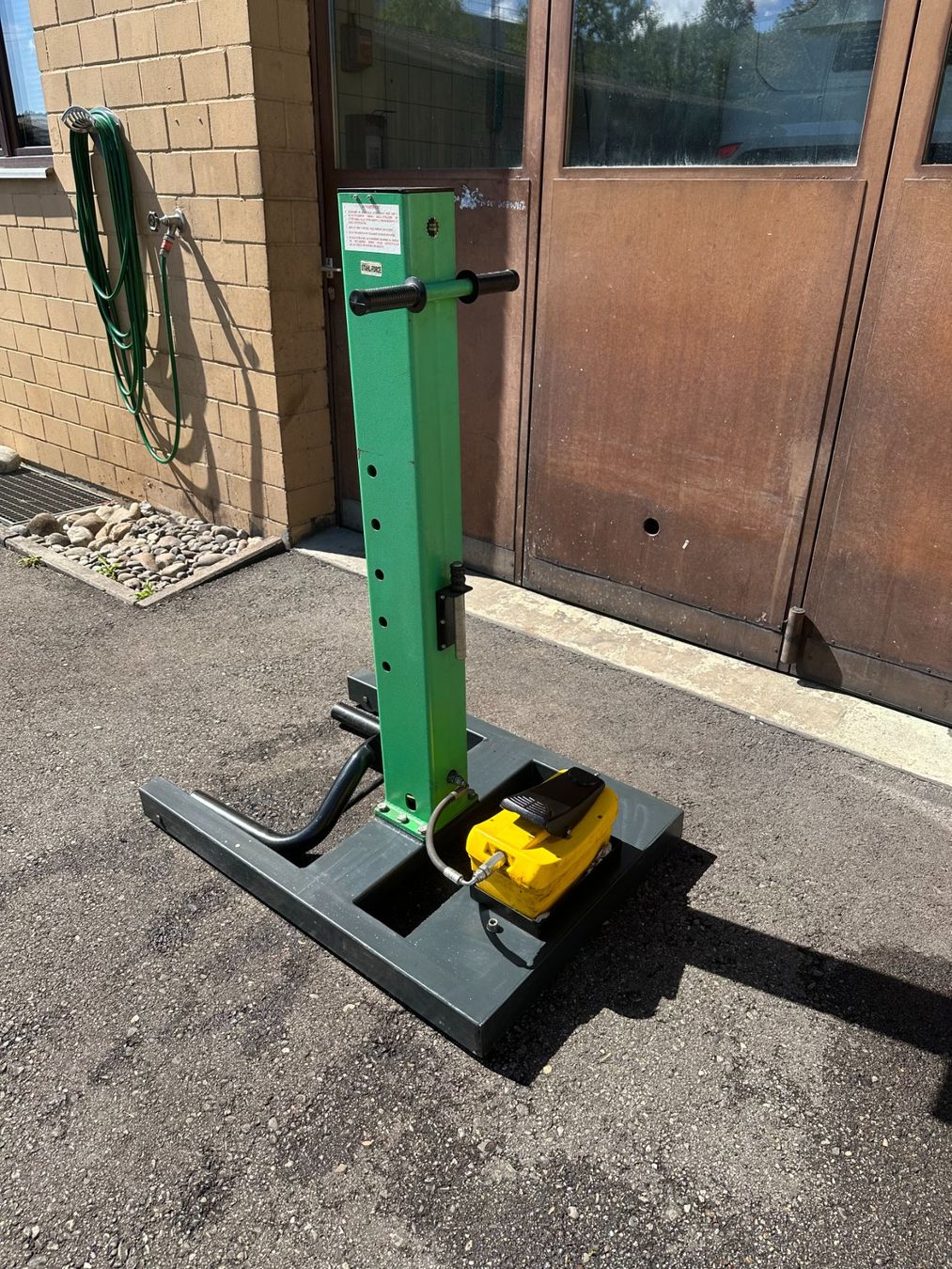 Piattaforme elevatrici & Crick: Fahrbarer Autohebelift – Usato da Dagmersellen venduto da heyv 1