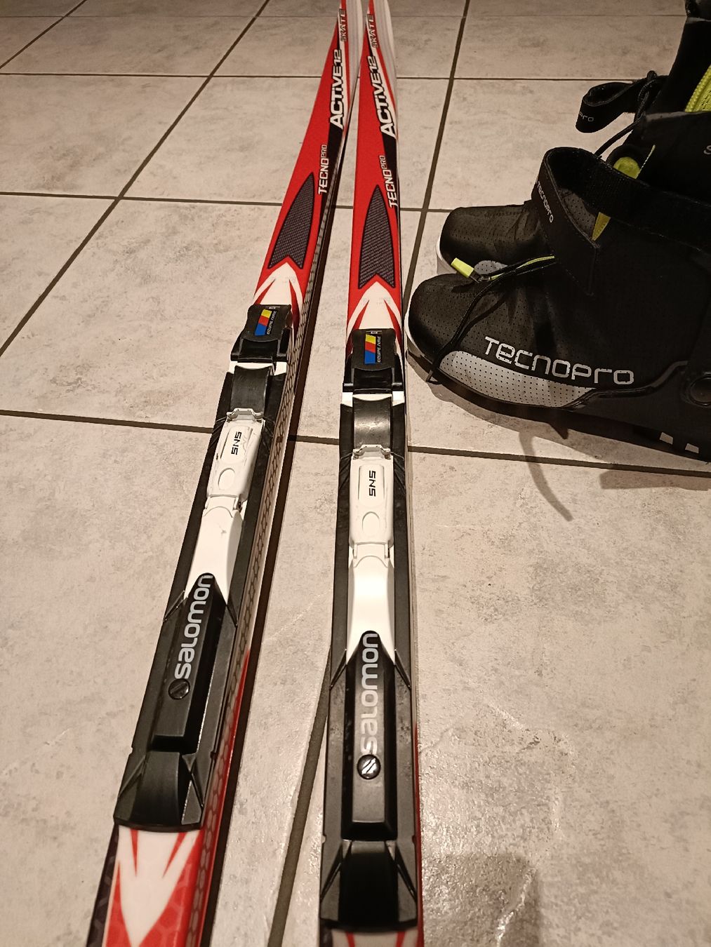 Salomon Sci: Tecno Pro Langlaufski Active 12 + Schuhe, Grösse 39,5 – Nuovo (secondo la descrizione) da Steg im Tösstal venduto da BabaRei 2