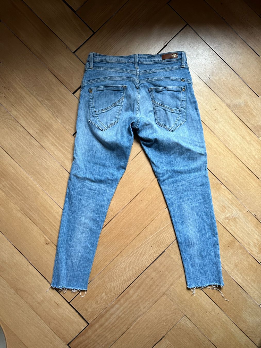 Le Temps Des Cerises Jeans: LE TEMPS DES CERISES - Jeans hellblau W28 – Usato da Zürich venduto da Diazaio 2