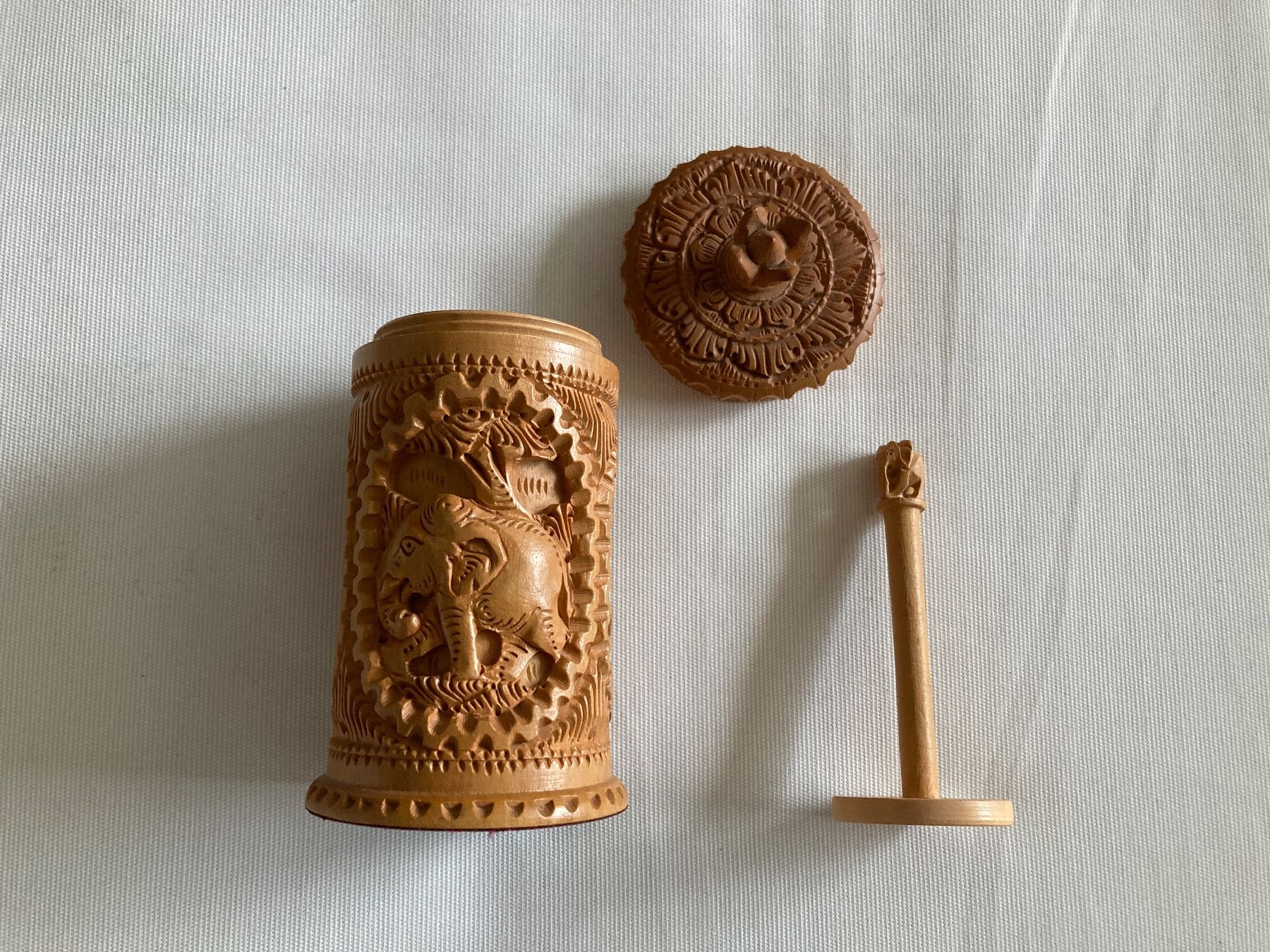 Küchengeräte: Vintage Handgeschnitztes Holz Dose mit Deckel - Teemühle – Neu (gemäss Beschreibung) aus Küsnacht ZH von PLZoll 8