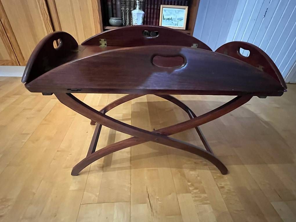 Tavoli: Table d'appoint en bois – Usato da Genève venduto da Julien_Favre 1