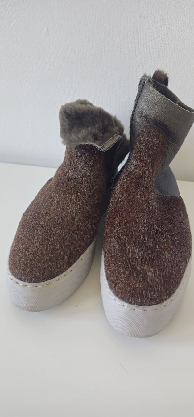 Scarpe da donna: Kunstfell Schuhe Gr. 39 – Usato da Luzern venduto da TausendD