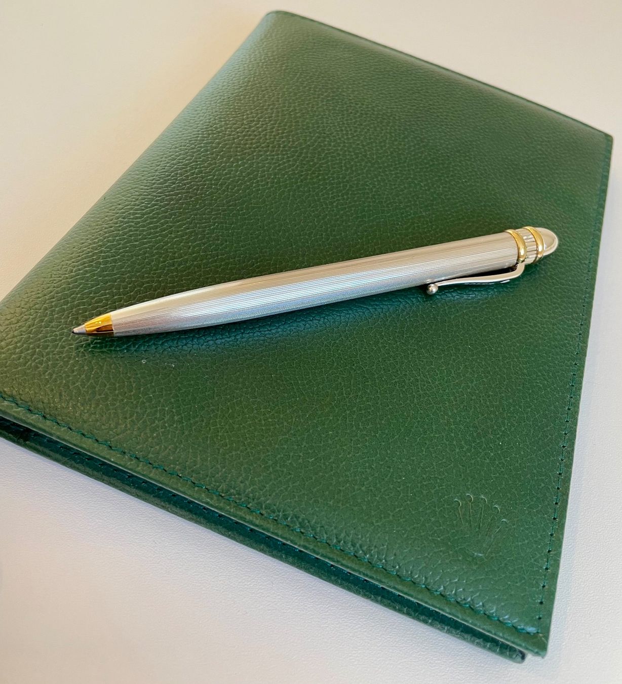Blocs de correspondance: Exklusives Rolex Notizbuch in Ledereinband und mit Stift – D'occasion à Basel par Ch2005