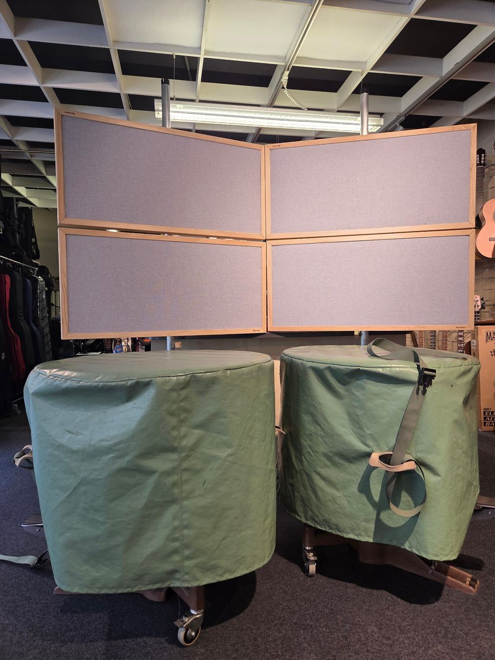 Strumenti musicali: Kesselpauken - Set, 2 Stk. 26" & 29", mit Abdeckhauben – Usato da Worb venduto da musikhaus-hirsiger 1