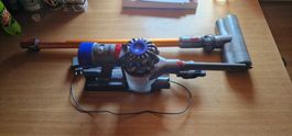 Dyson Stielstaubsauger V8 Akkusauger guter Zustand