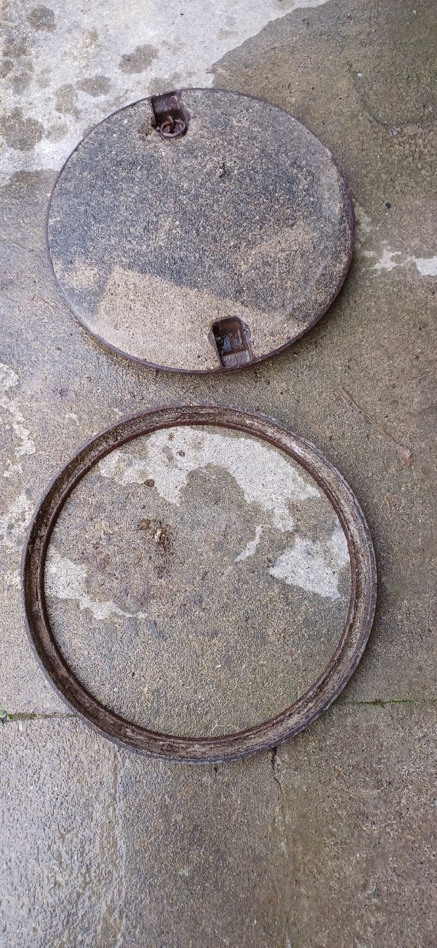 Stagni & Fontane ornamentali: Schachtdeckel Kanaldeckel mit Ring – Usato da Au TG venduto da aatec_105 4