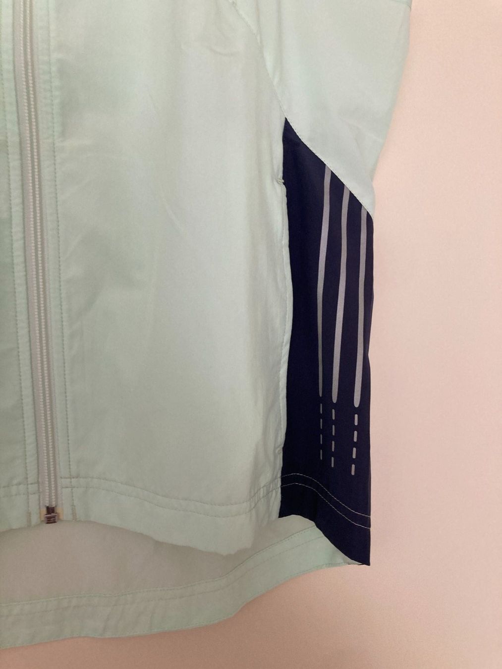 Adidas Gilets: Adidas weste --------(N) – D'occasion à Wallisellen par AS.TZ. 8