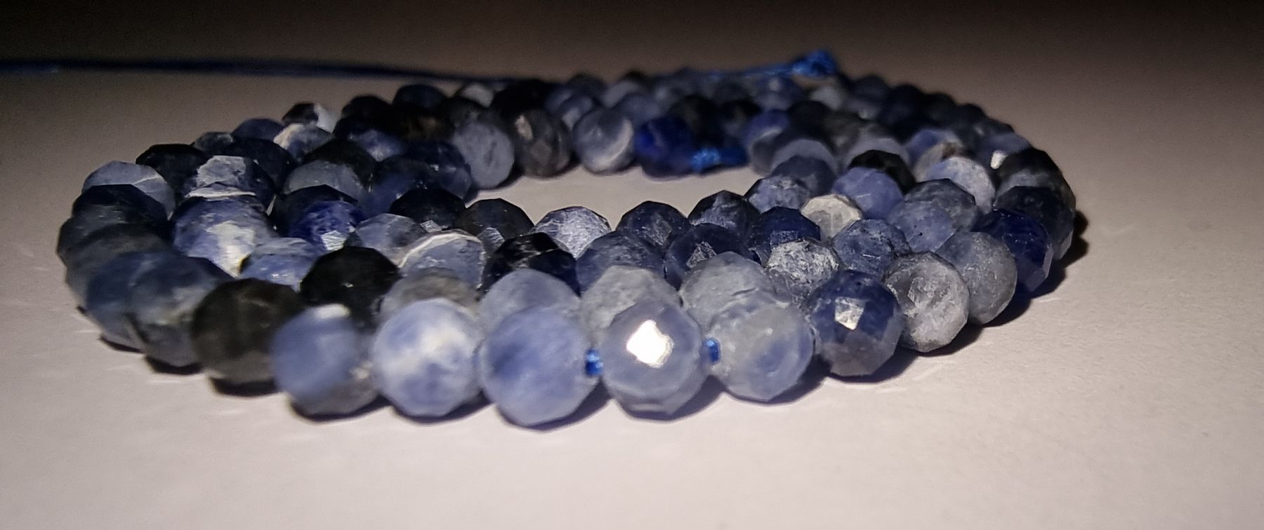 Minerali & Pietre curative: Sodalit 3 ,5mm. facettiert Strang – Nuovo e nell'imballaggio originale da Menziken venduto da Mirager 1