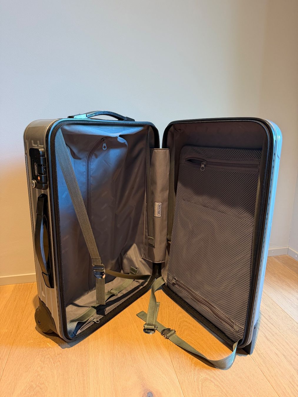 Rimowa Valigie: Bordtrolley RIMOVA – Usato da Feusisberg venduto da vicova62 1