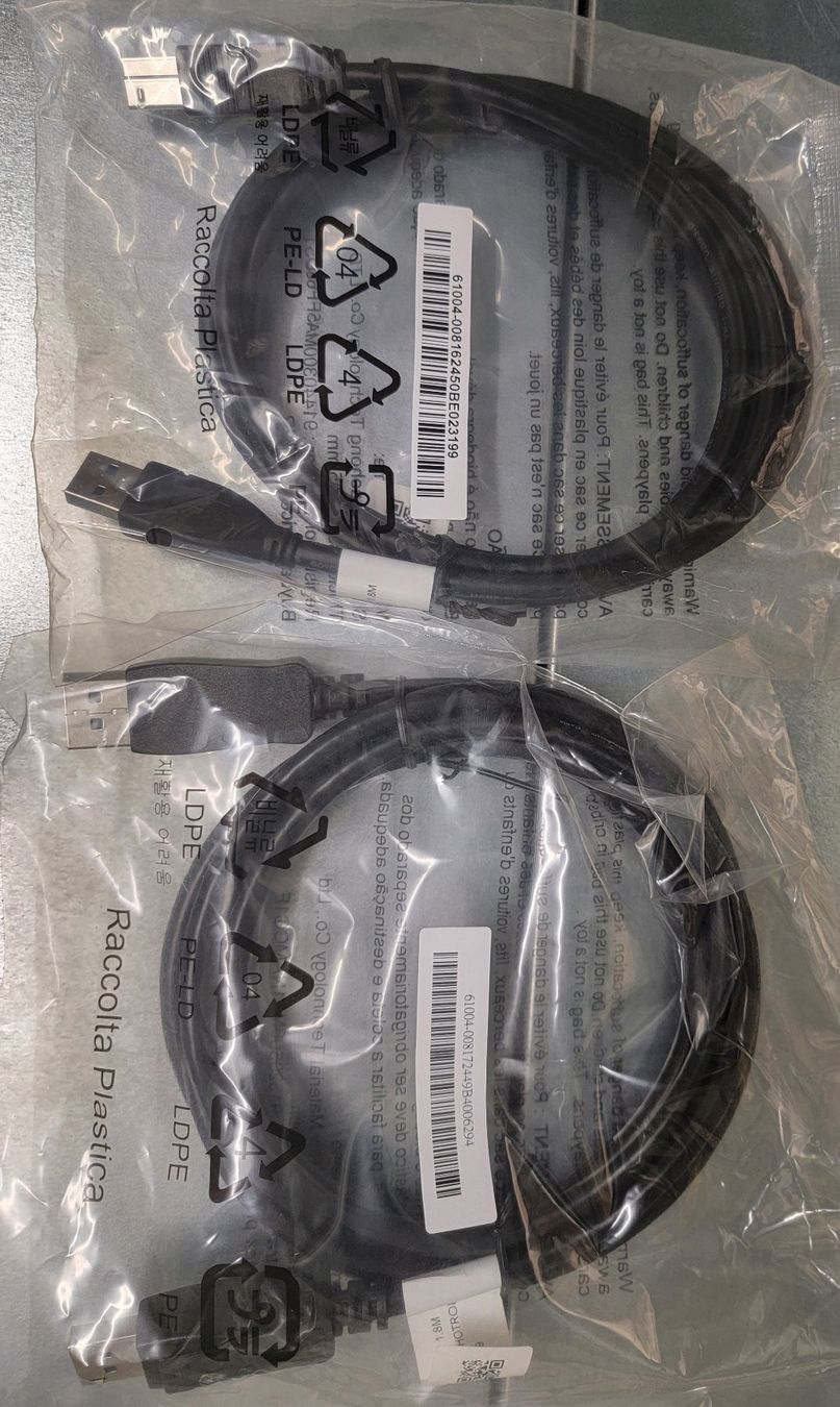 Cavi: Display Port cable & USB A - USB B 3.0 – Nuovo e nell'imballaggio originale da Glattbrugg venduto da mam_pf6r