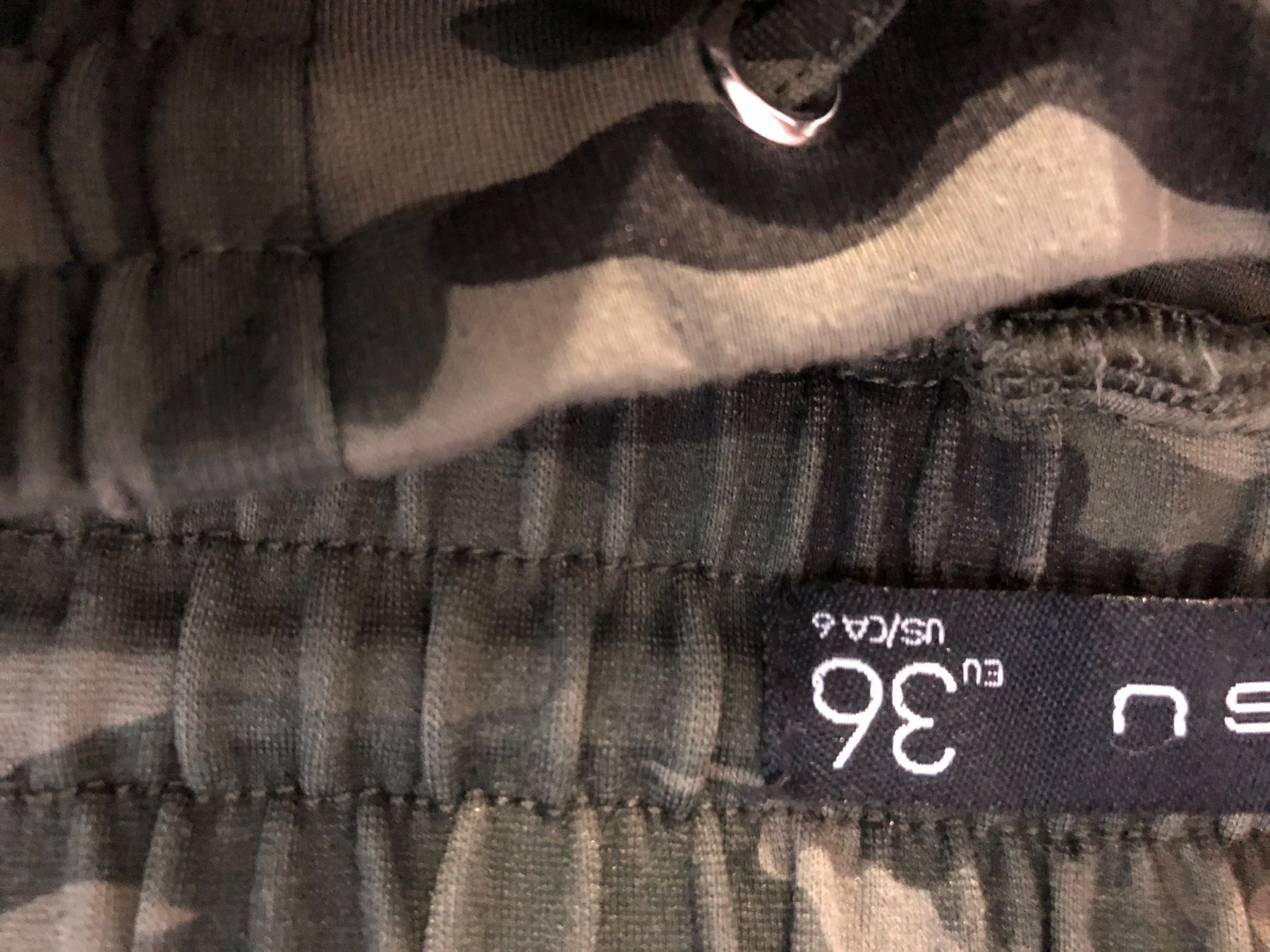Pantaloni: Amisu Hose – Usato da Mollis venduto da ges_vlm6 2