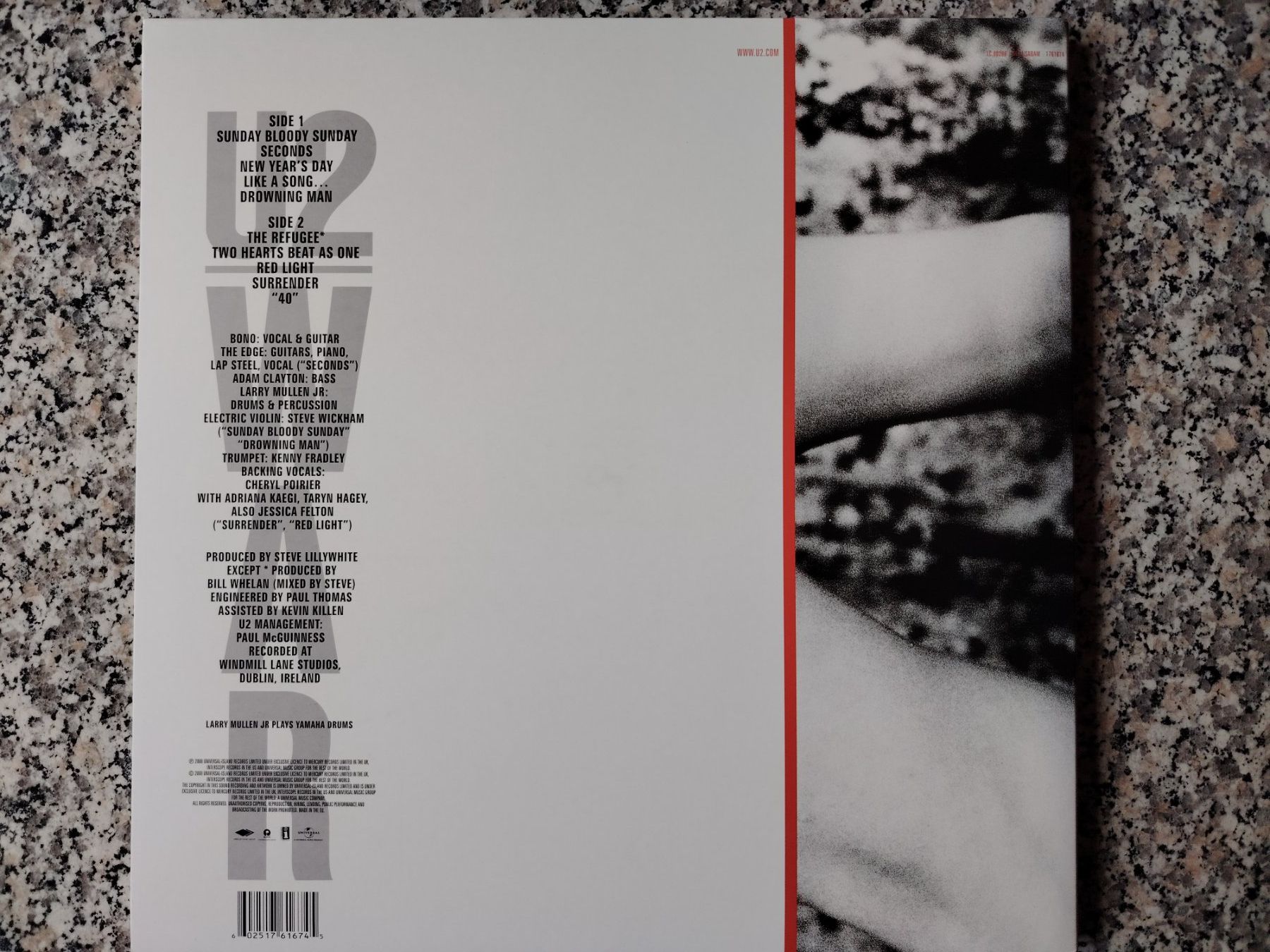Dischi in vinile: U2 War Vinyl LP mit Booklet – Nuovo (secondo la descrizione) da Arlesheim venduto da stickyfingers1 1