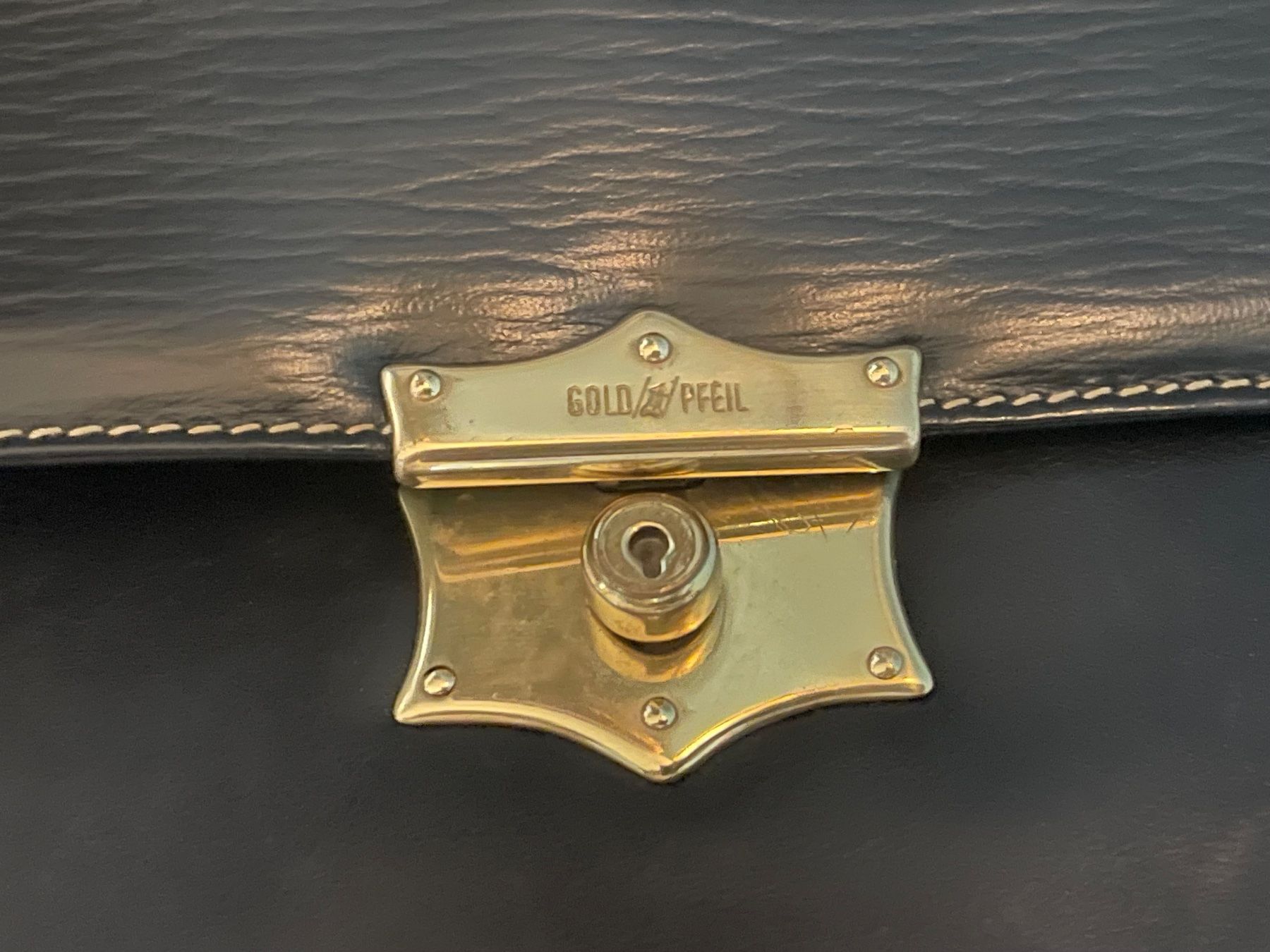 Borse da donna: Vintage Goldpfeil Tasche dunkelblau – Usato da Bern venduto da Rigoler 3
