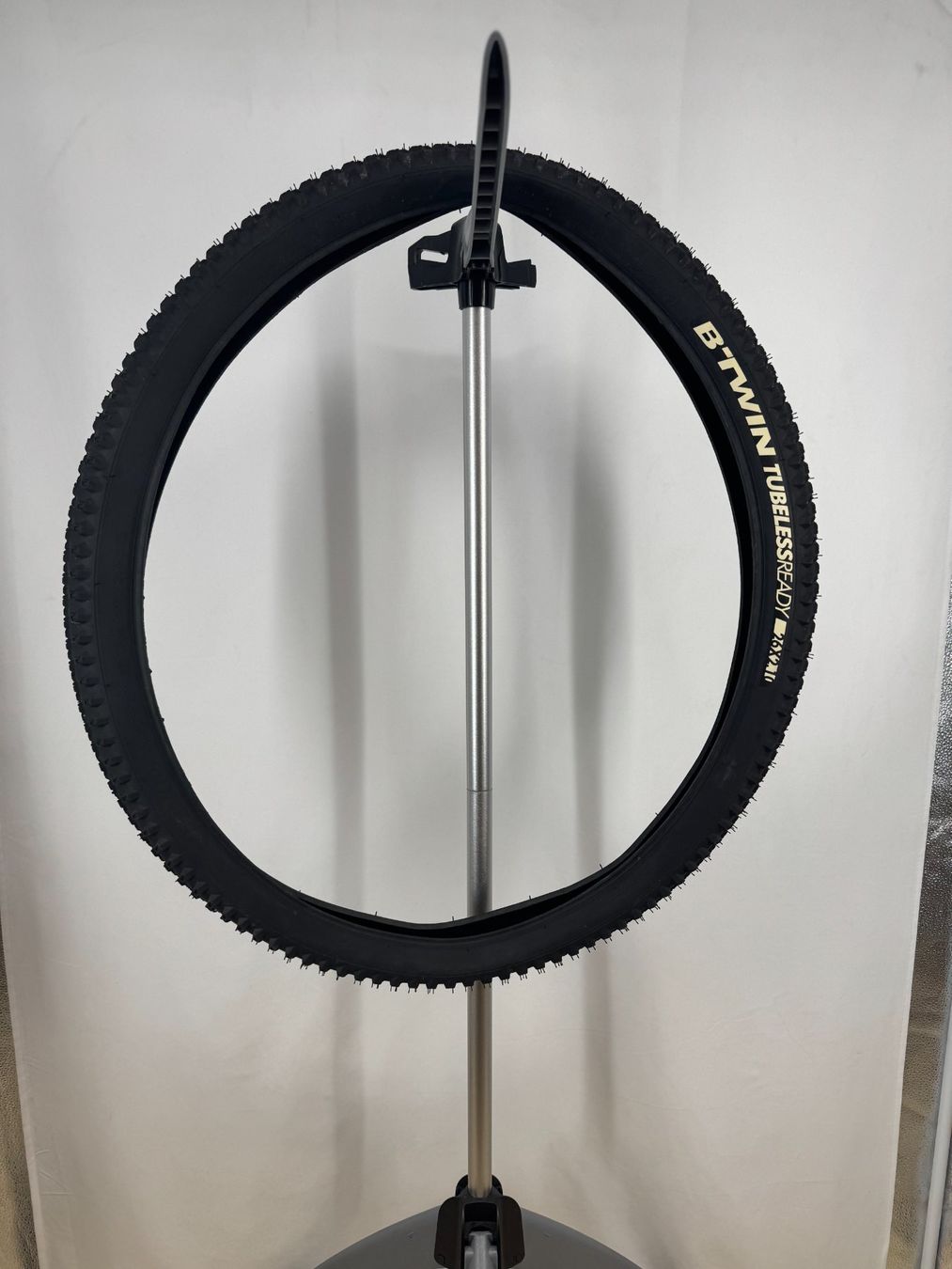 Sonstiges Schreiben & Zeichnen: B'Twin Tubeless Ready 26 x 2.10 – Gebraucht aus Lausanne von PlusValue_Lausanne 1
