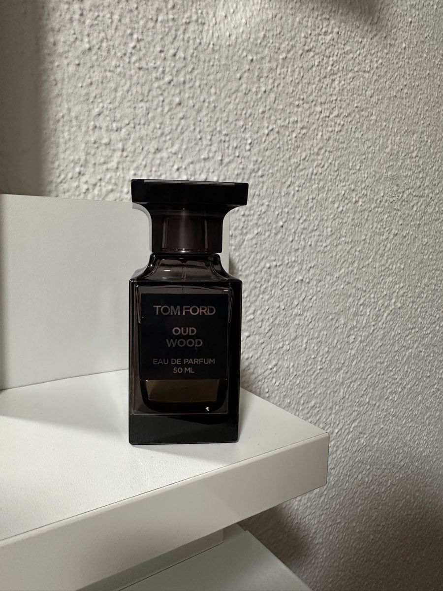 Tom Ford Profumi & Eau de Toilette: Tom Ford Oud Wood Eau de Parfum 50ml Flakon – Nuovo (secondo la descrizione) da Oberurnen venduto da nes_8xqt