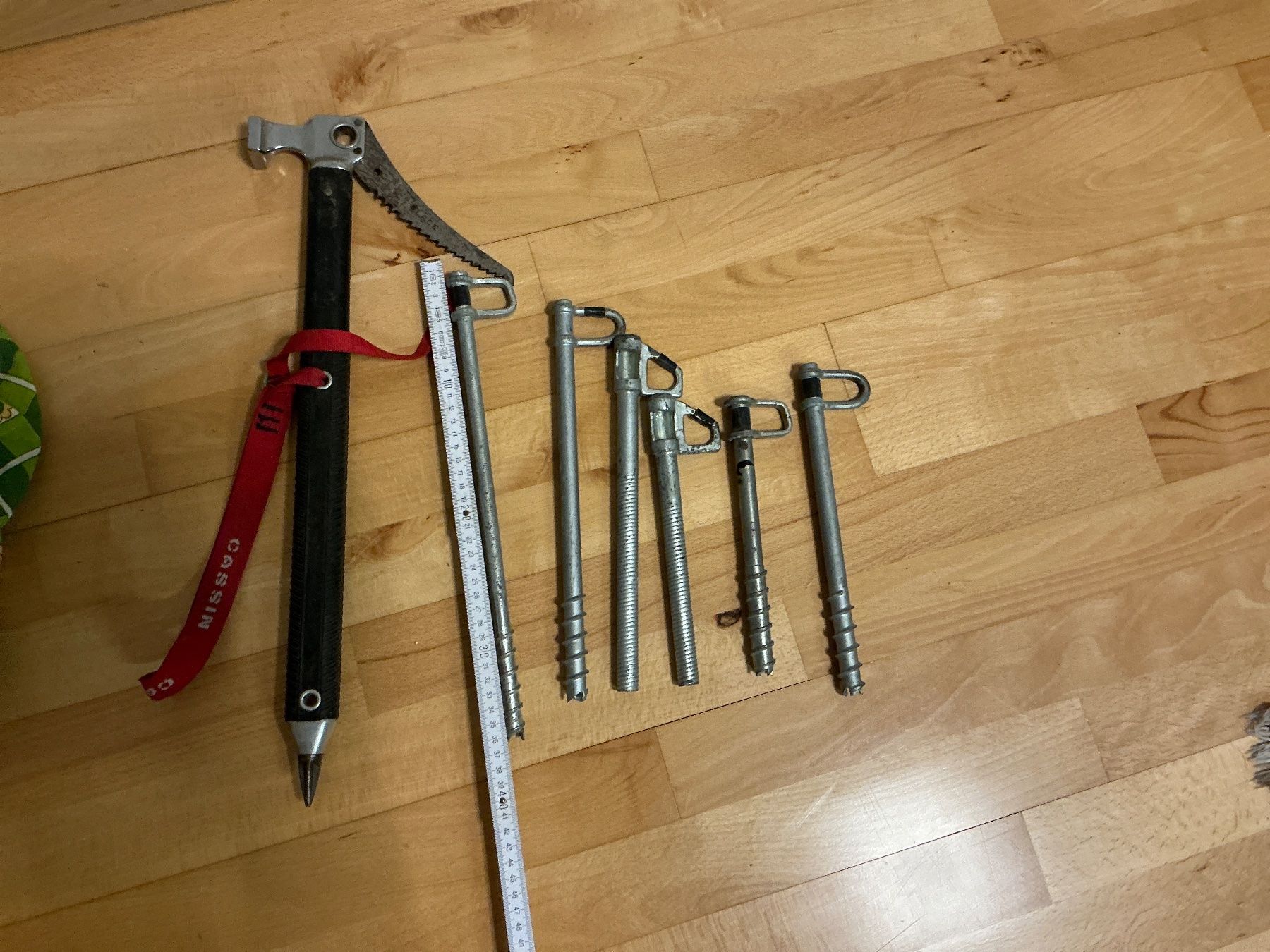 Attrezzatura da arrampicata: Eisbeil und Eisschrauben – Usato da Dornach venduto da mic_6bg7