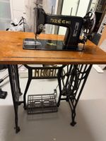 Alte Nähmaschine Necchi