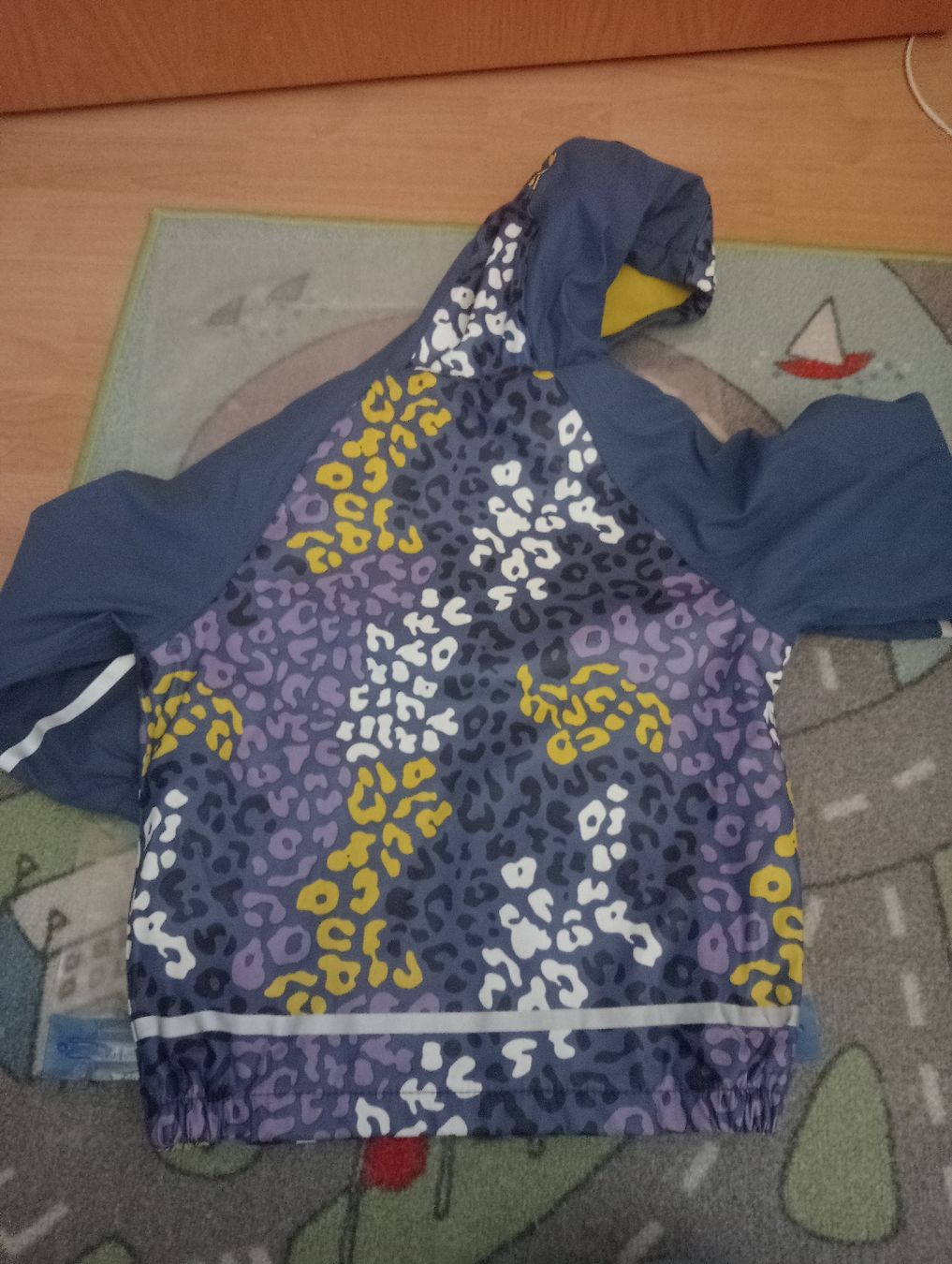 Giacche & Cappotti: Coole Regenjacke Gr. 98/104 – Usato da Bilten venduto da ale_8cyx 1