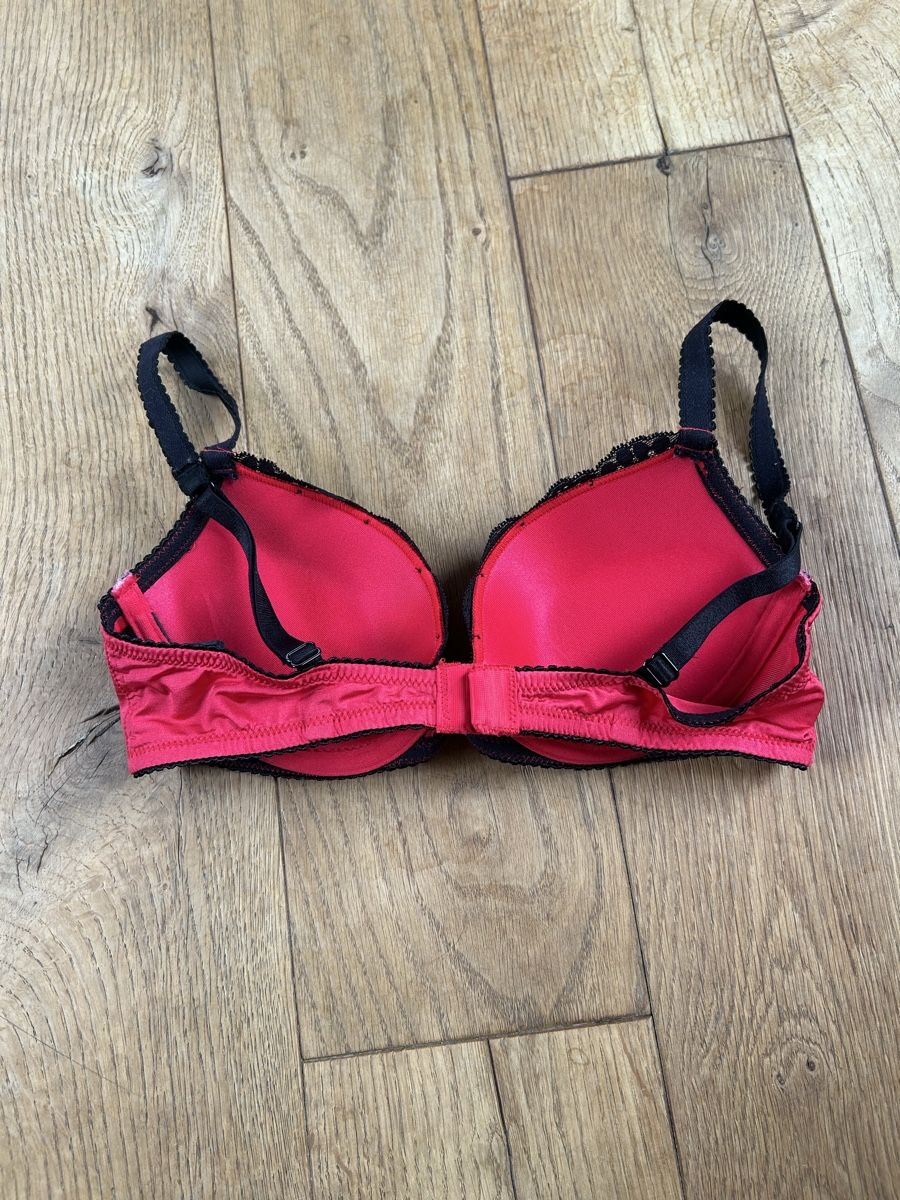 H&M Altra biancheria intima: Roter BH mit Spitze, Grösse 75A von H&M – Usato da Frauenfeld venduto da jae_vs6j 2