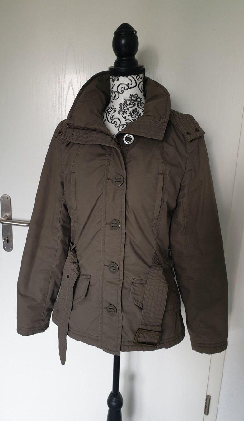 H&M Giacche: leichte Jacke khaki Gr. 38 – Usato da Lohn SH venduto da Svalmi 1