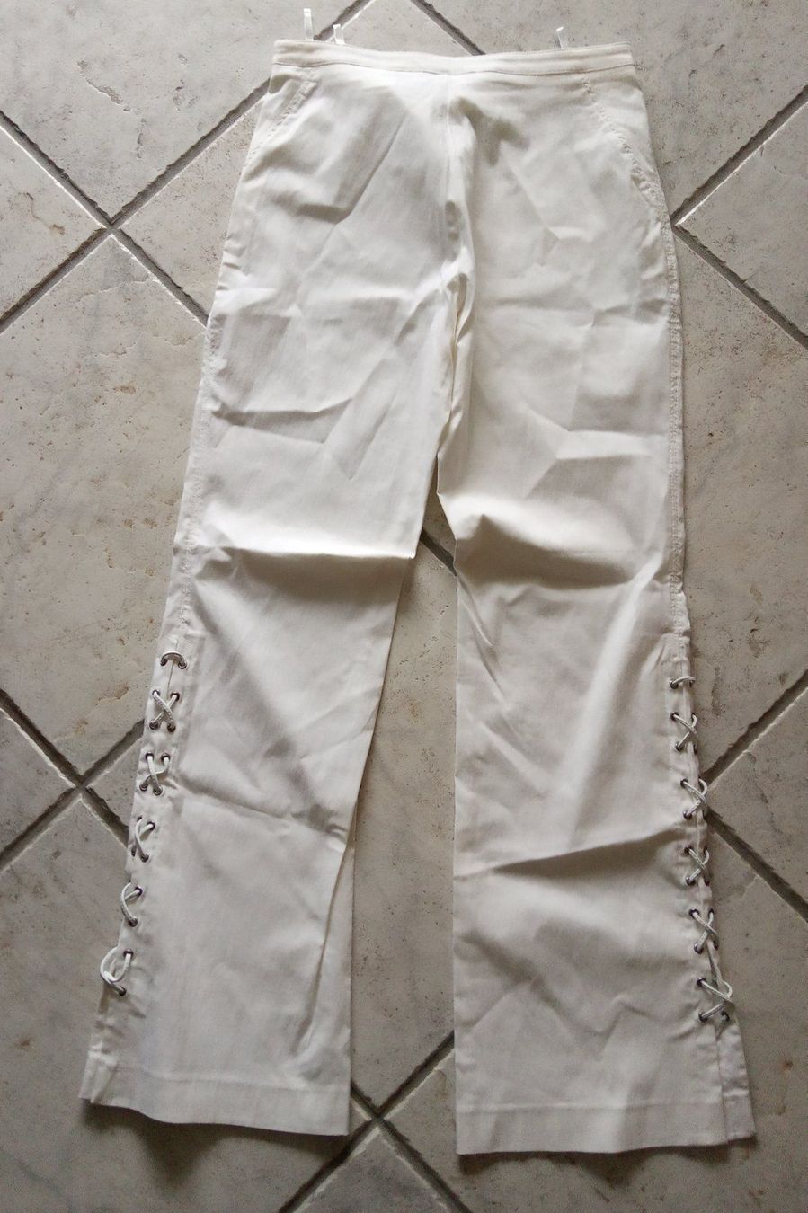 Pantaloni: Sommerhose Tracey weiss – Usato da Chur venduto da Rodanisa 2