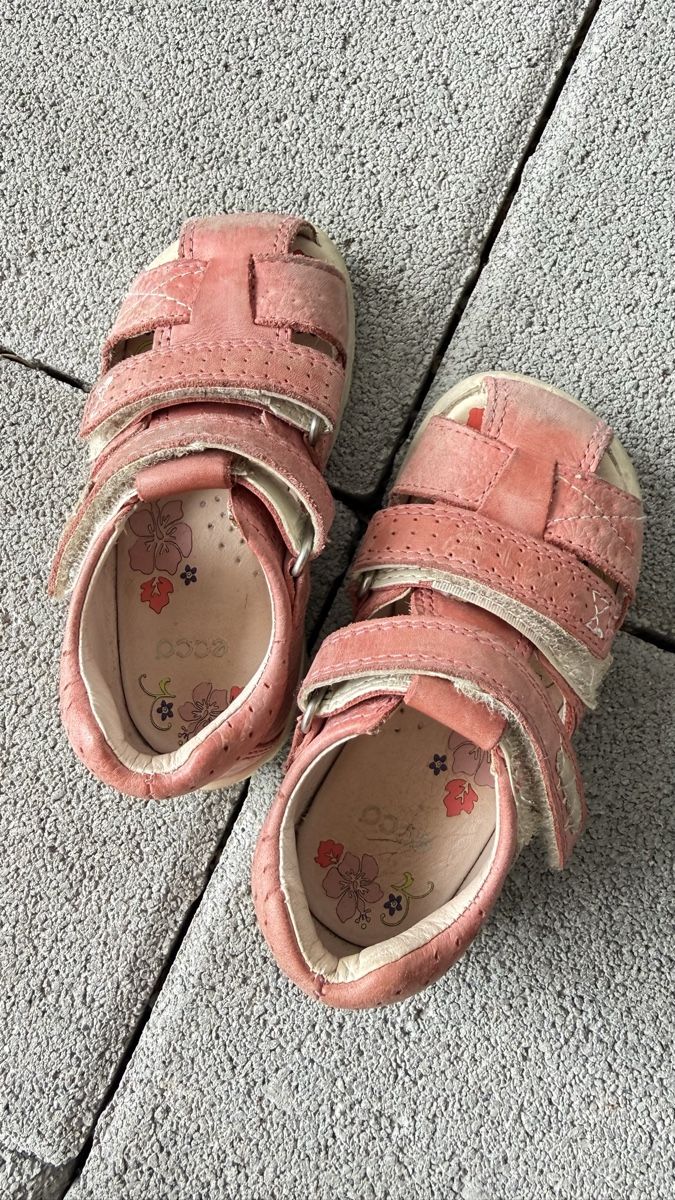 Ecco Schuhe für Mädchen: Sandalen von Ecco Grösse 23 – Gebraucht aus Udligenswil von Nova15