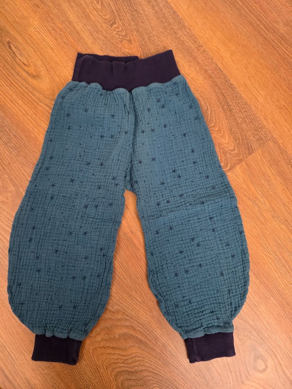 Pantaloni: Hose, Jogginghose, Stoffhose Gr. 98/104 – Usato da Nebikon venduto da Japostyle