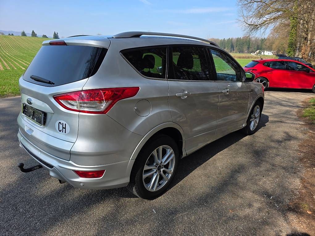 Automobili: Gepflegter Ford Kuga Titanium – Usato da Waltenschwil venduto da Xylp 2
