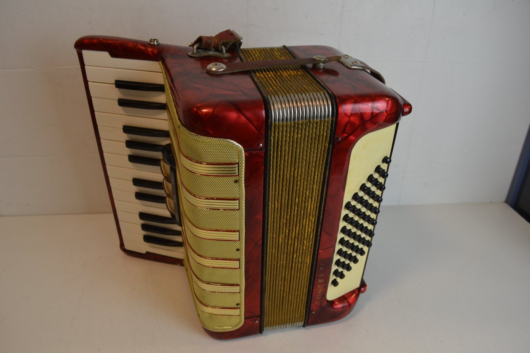 Strumenti musicali: Akkordeon chromatisch Hohner Concerto I – Usato da Zürich venduto da Brockito 7