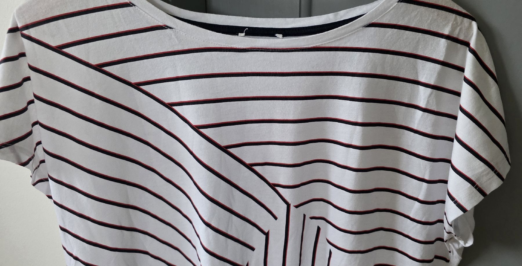 T-shirt: Tshirt Blanc rayures – Usato da Yverdon-les-Bains venduto da van_dq65 2