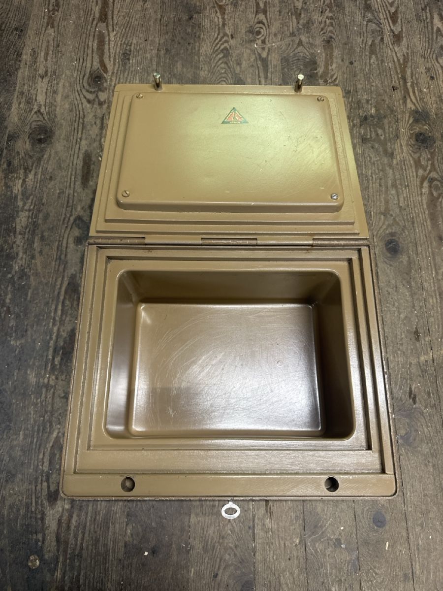 Casseforti: Tresor mit einem Schlüssel Metall, braun – Usato da Baar venduto da Hillsboro 3