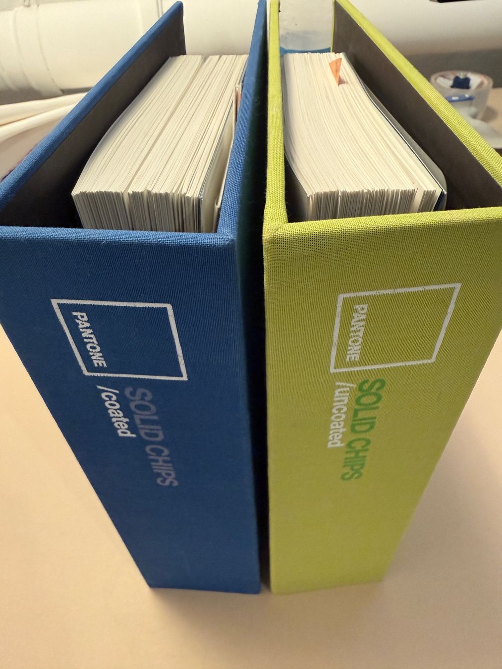 Libri: Original Pantone SOLID CHIPS Farbkarten set coated /uncoated – Usato da Zürich venduto da Ivo75 6