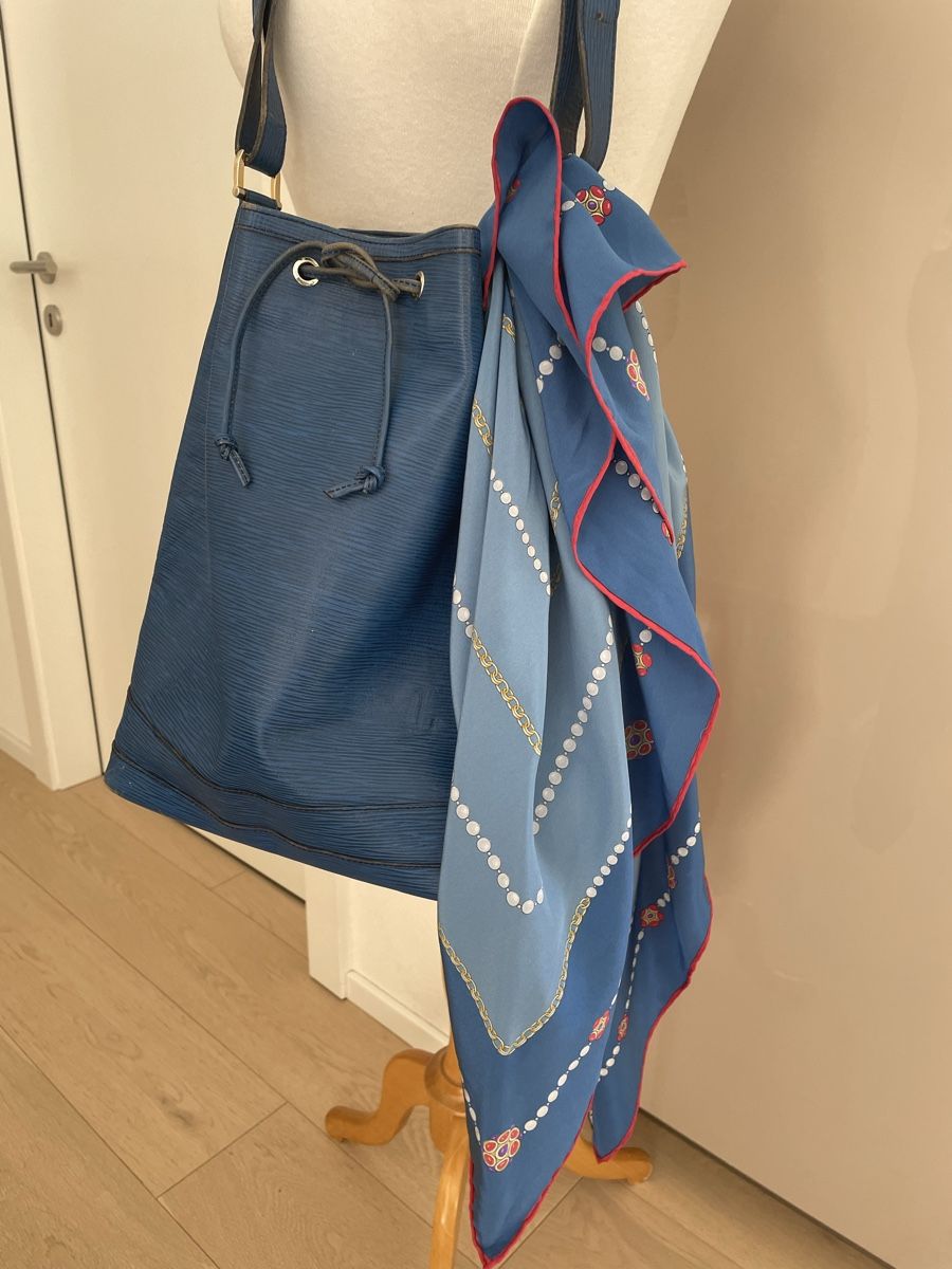Louis Vuitton Sonstige Kleidung & Accessoires: Sac seau Louis Vuitton Epi bleu – Gebraucht aus Champlan von Cjayretro 8
