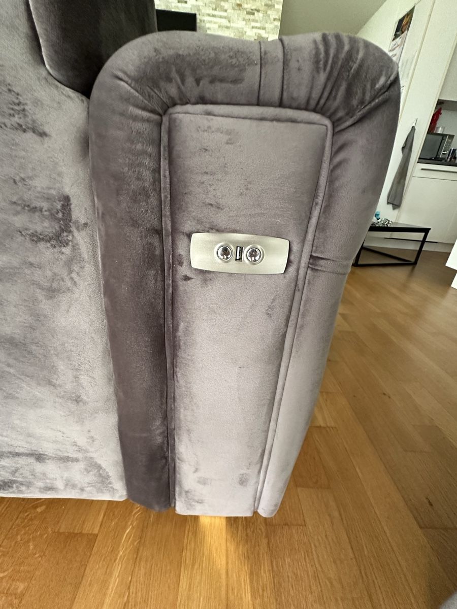 Divani: Modernes Chesterfield Ecksofa mit elektrischer Relaxfunktion – Usato da Luzern venduto da Alyah 7