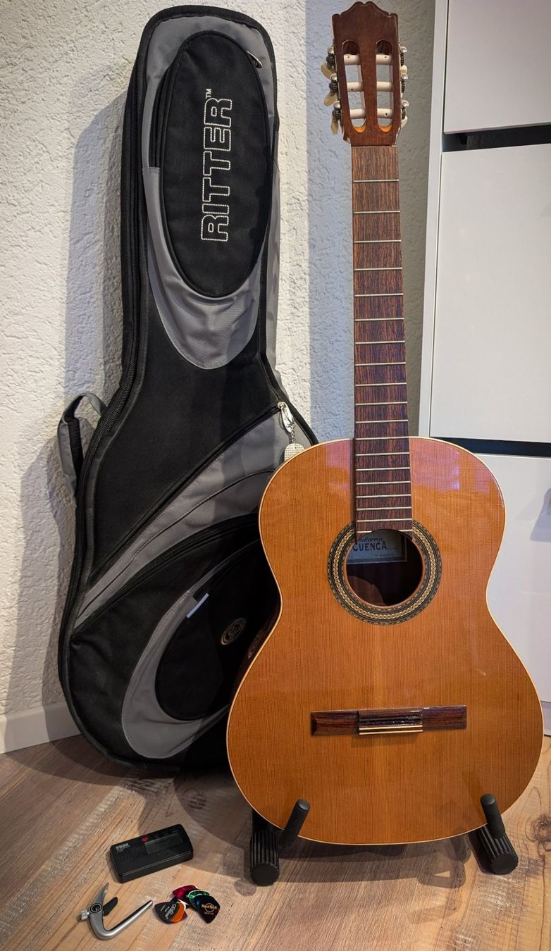 Strumenti musicali: Cuenca Gitarre, Mod. 10,  mit Tragtasche und Zubehör – Usato da Veltheim AG venduto da Pela4