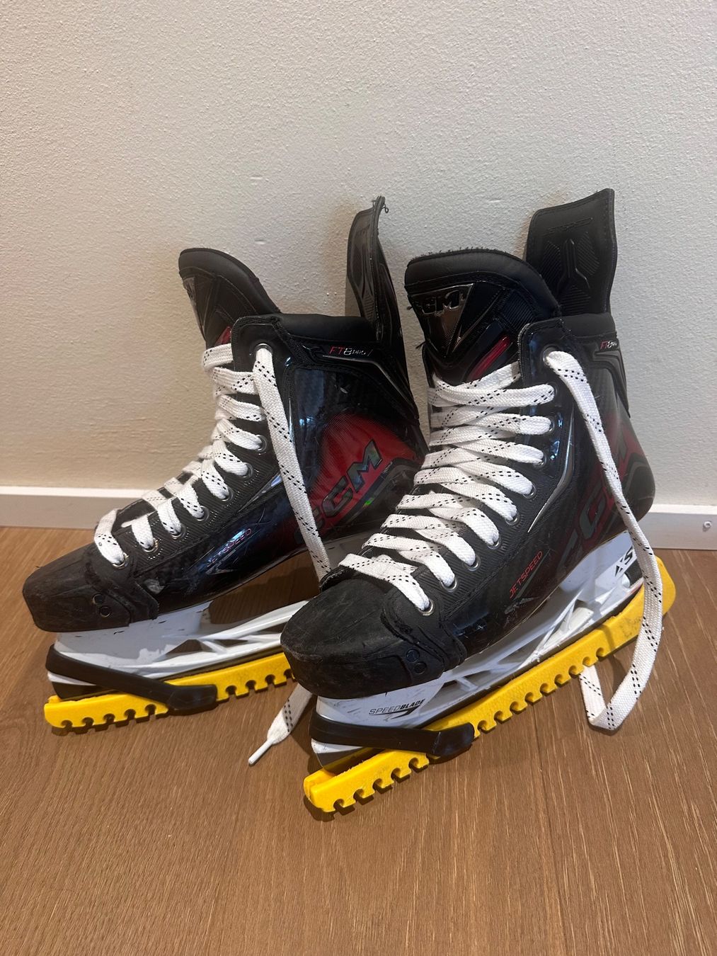 Ccm Schlittschuhe: Eishockeyschlittschuhe CCM Jetspeed FT6 Pro gebraucht – Gebraucht aus Küsnacht ZH von mos_25pb