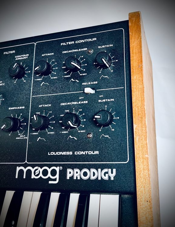 Musikinstrumente: Moog Prodigy Analogsynthesizer - Vintage Rarität. – Gebraucht aus Bern von helloliptek 1