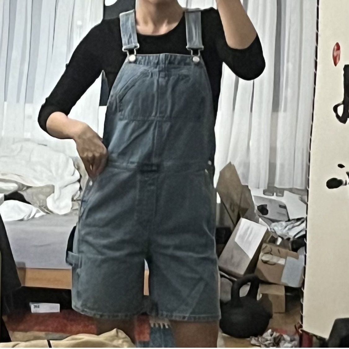 Weekday Tute: Weekday Short Denim Dungarees – Usato da Kriens venduto da tiy_wxz5 1