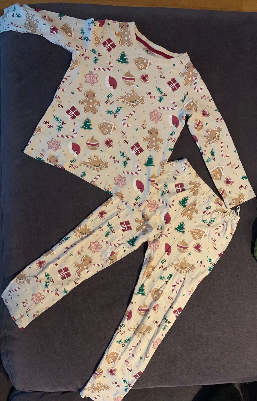 H&M Pigiama & Simili: Weihnachts Pyjama Kinder Gr. 110/116 – Usato da Bülach venduto da engeli92